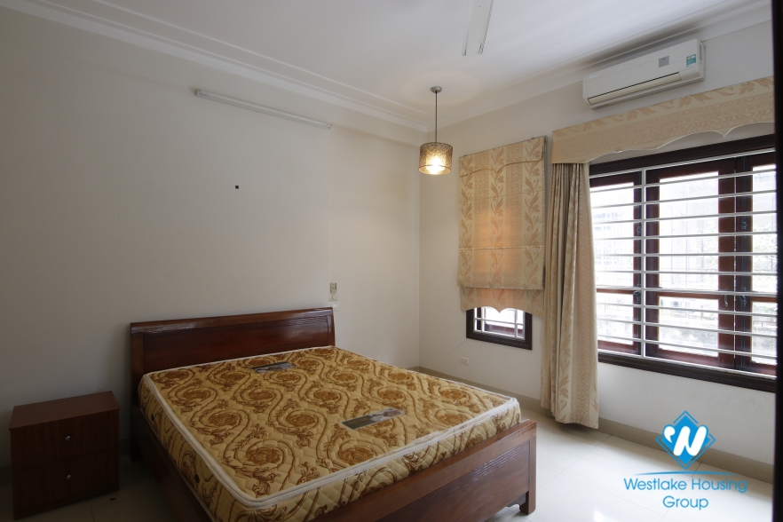 A cozy house with good lighting for rent on Dao Tan street