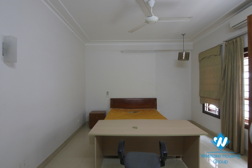 A cozy house with good lighting for rent on Dao Tan street