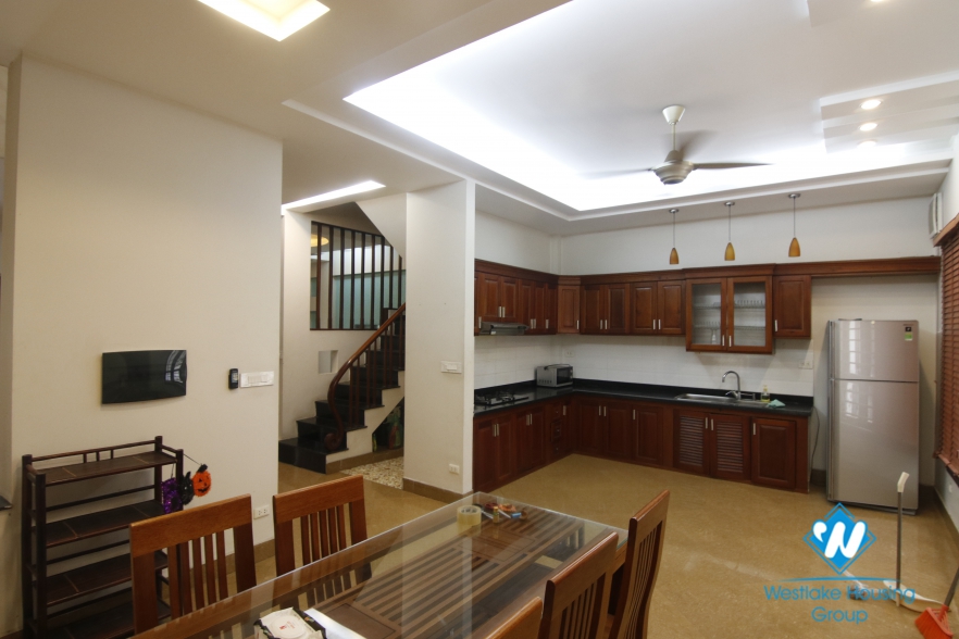 A cozy house with good lighting for rent on Dao Tan street