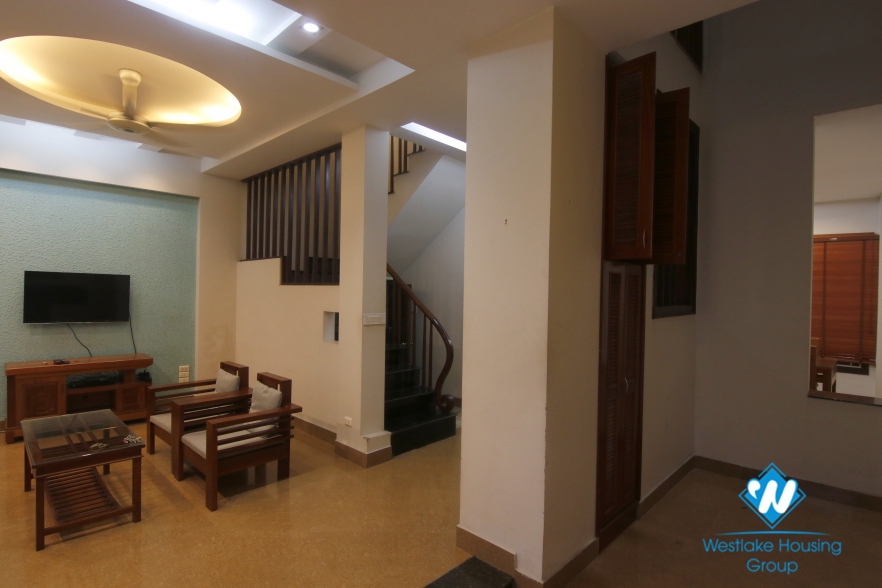 A cozy house with good lighting for rent on Dao Tan street