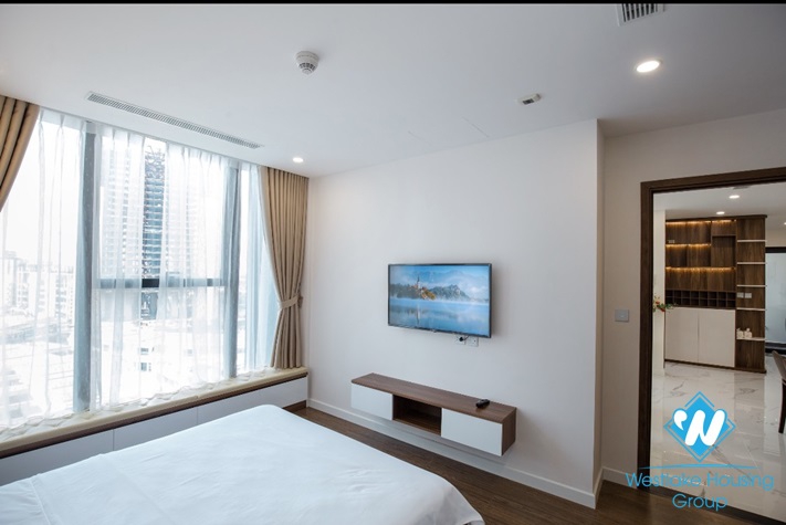 A luxurious 3 bedroom apartment for rent in Sunshine City near Ciputra 