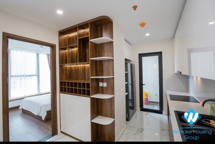A luxurious 3 bedroom apartment for rent in Sunshine City near Ciputra 