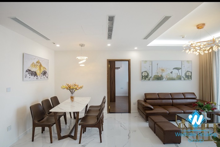 A luxurious 3 bedroom apartment for rent in Sunshine City near Ciputra 