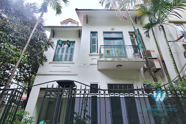 An afforable 3 bedroom house for rent in Xuan dieu, Tay ho, Ha noi