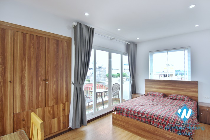 Rooftop 1 bedroom apartment with city and lakeview