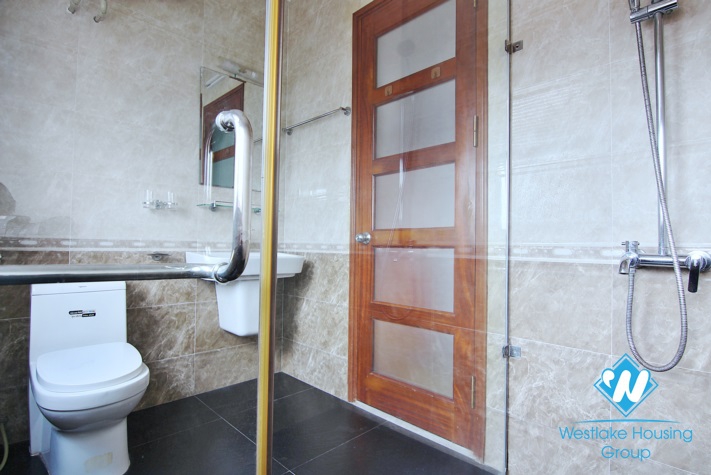 Rooftop 1 bedroom apartment with city and lakeview