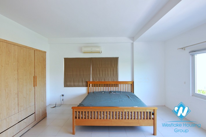 Lake view apartment for rent in Tay Ho Ditsrict, Ha Noi