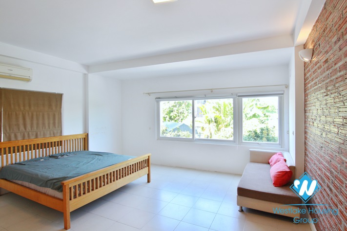 Lake view apartment for rent in Tay Ho Ditsrict, Ha Noi