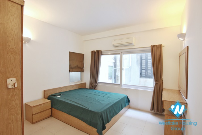 Lake view apartment for rent in Tay Ho Ditsrict, Ha Noi