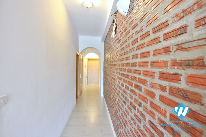Lake view apartment for rent in Tay Ho Ditsrict, Ha Noi