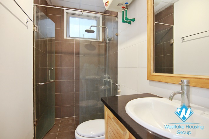 Lake view apartment for rent in Tay Ho Ditsrict, Ha Noi