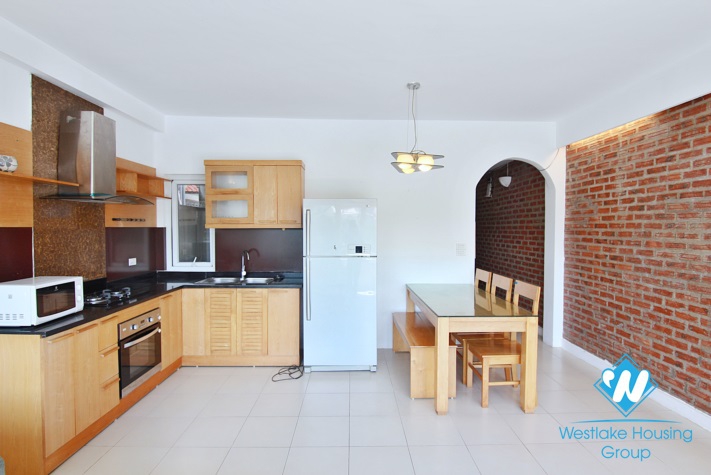Lake view apartment for rent in Tay Ho Ditsrict, Ha Noi