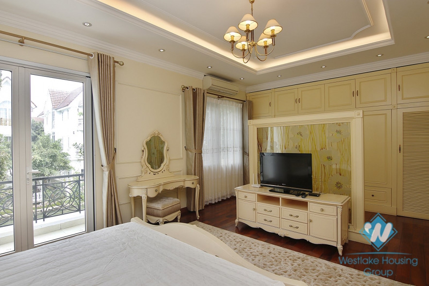 Five-bedroom villa for rent in Vinhome Riverside near BIS international school