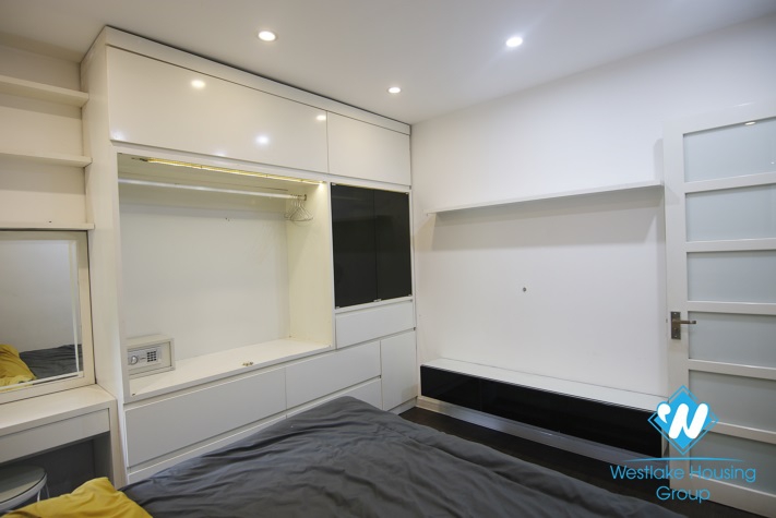 Nice 02 bedrooms apartment for rent in Tay ho area