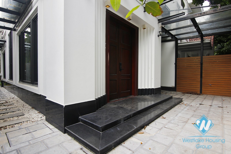 Beautiful four-bedroom townhouse villa in Vinhome Riverside near BIS international school