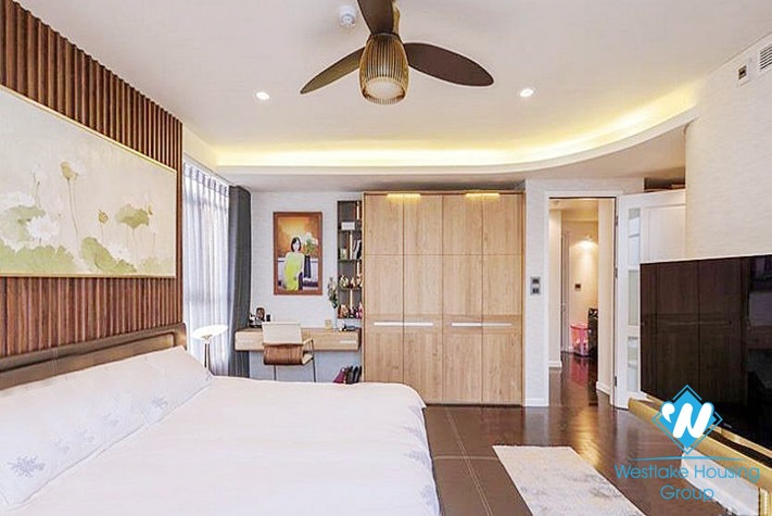 Spendid apartment with gorgeous lake view for rent in WaterMark, Tay Ho