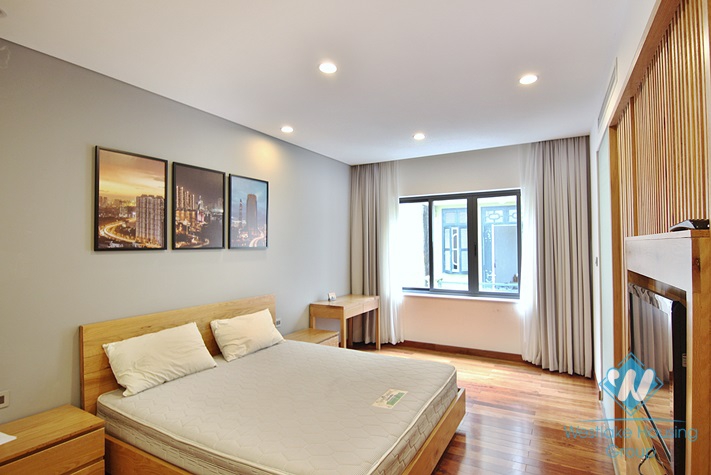 Lake view two bedrooms apartment for rent in Tu Hoa, Tay Ho