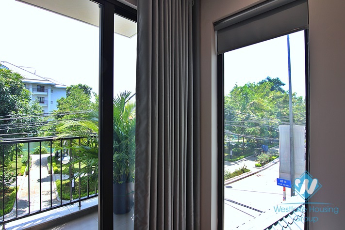 Lake view one bedroom apartment for rent in Tu Hoa st, Tay Ho 