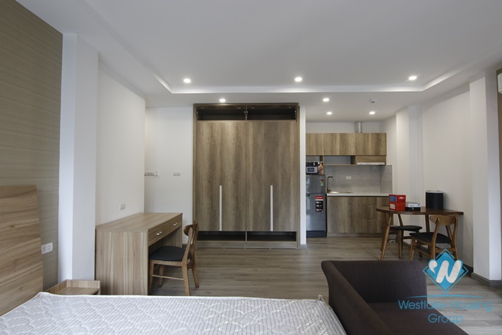 Bright studio for rent in Linh Lang street, Ba Dinh, Ha Noi