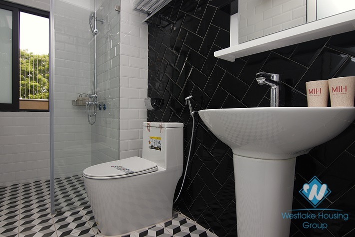 Bright studio for rent in Hoang Hoa Tham st, Ba Dinh