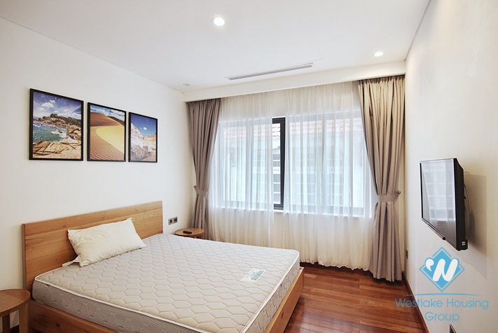 Lake view two bedrooms apartment for rent in Tu Hoa, Tay Ho