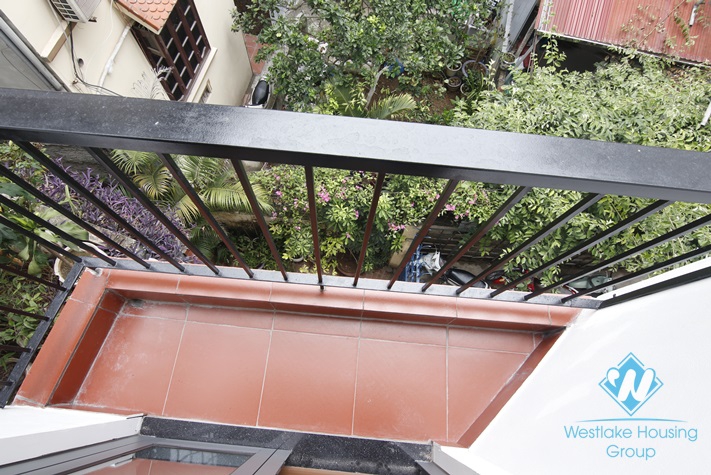 Bright studio for rent in Linh Lang street, Ba Dinh, Ha Noi