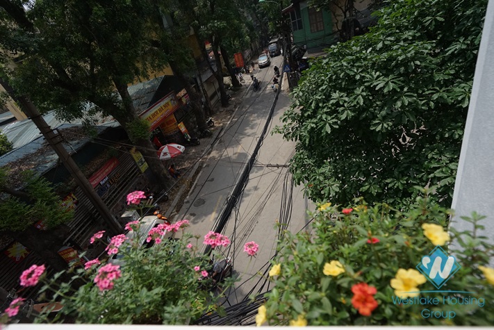 Bright studio for rent in Pho Duc Chinh street, Ba Dinh, Ha Noi