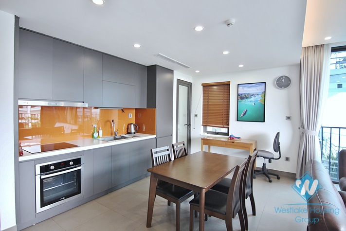 Lake view two bedrooms apartment for rent in Tu Hoa, Tay Ho