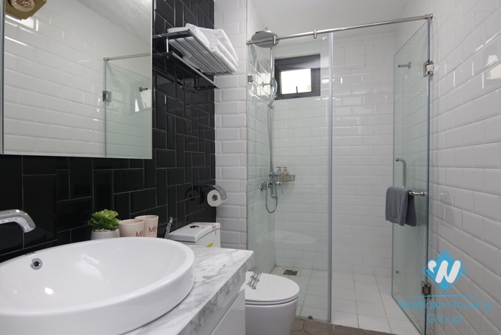 Brigh two bedrooms apartment for rent in Hoang Hoa Tham, Ba Dinh