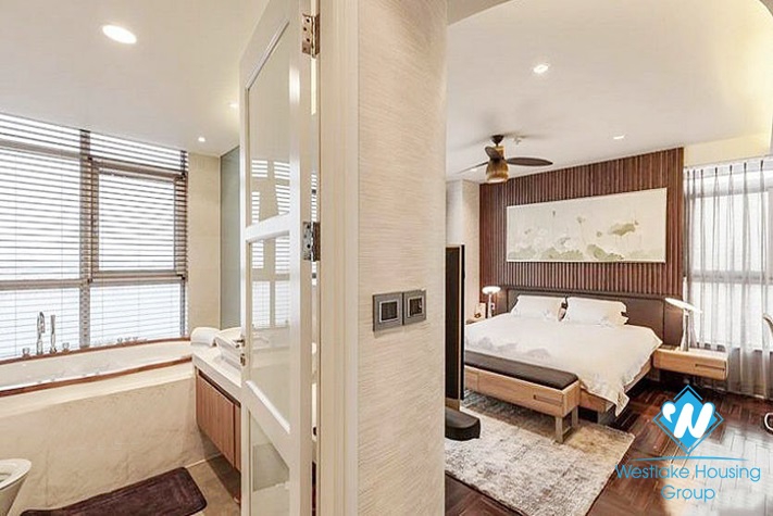 Spendid apartment with gorgeous lake view for rent in WaterMark, Tay Ho
