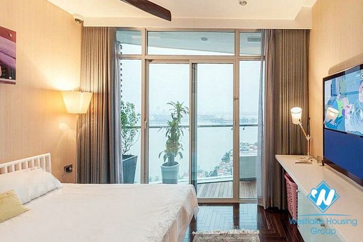 Spendid apartment with gorgeous lake view for rent in WaterMark, Tay Ho