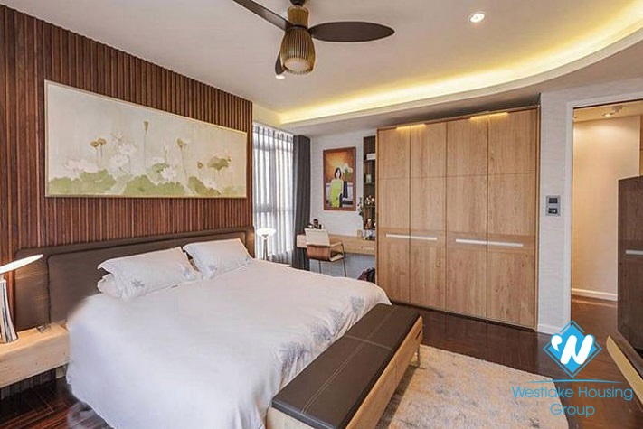 Spendid apartment with gorgeous lake view for rent in WaterMark, Tay Ho