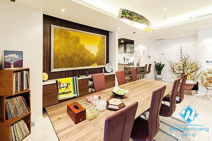 Spendid apartment with gorgeous lake view for rent in WaterMark, Tay Ho