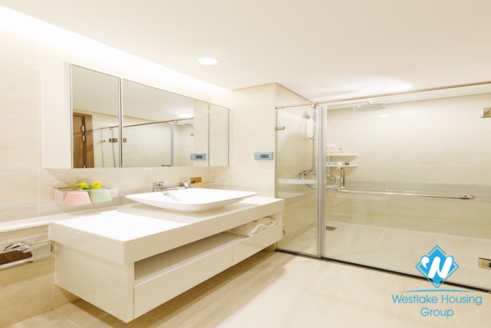 A stunningly beautiful apartment for rent in Vinhomes Metropolis