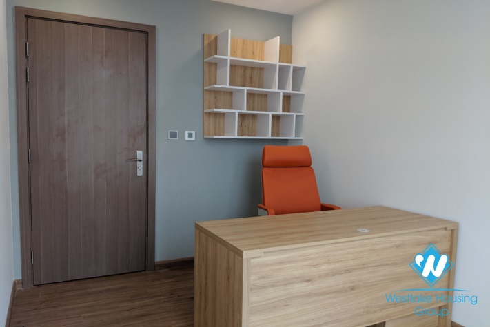 Abrand new, elegant 3 bedroom apartment for rent in Vimhomes Metropolis 
