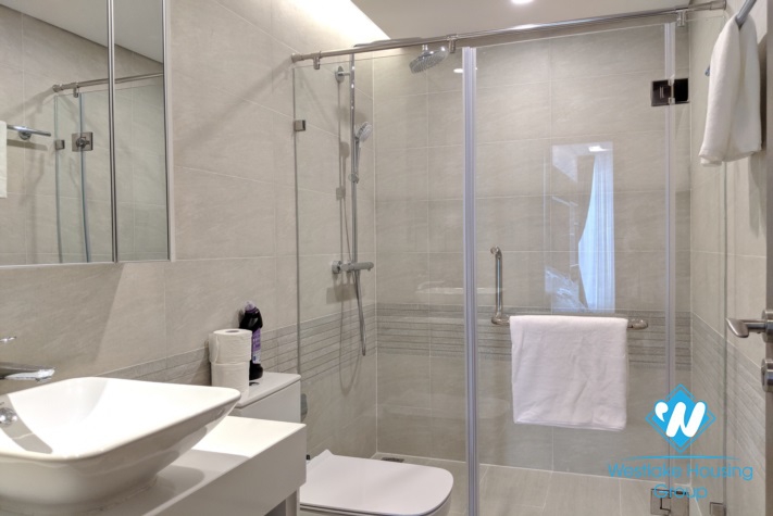Abrand new, elegant 3 bedroom apartment for rent in Vimhomes Metropolis 