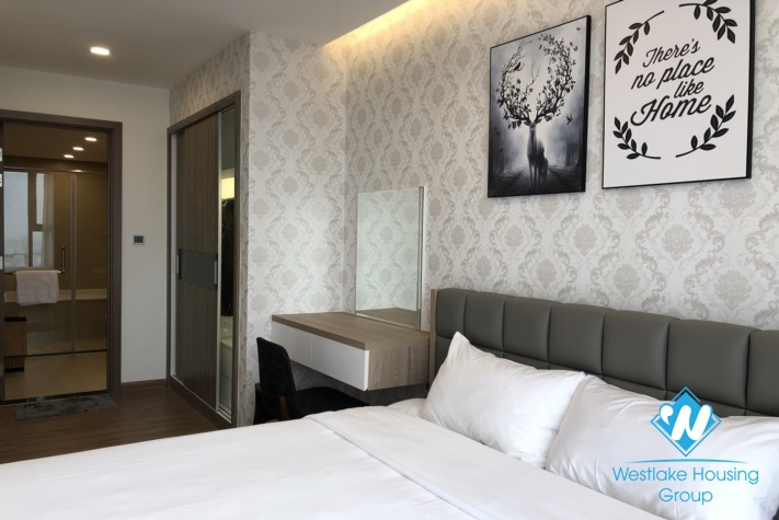 Abrand new, elegant 3 bedroom apartment for rent in Vimhomes Metropolis 