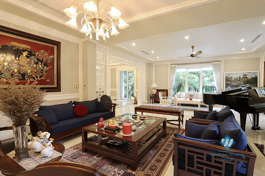 Detached Ambassador standard villa to lease in Vinhomes Riverside Hanoi