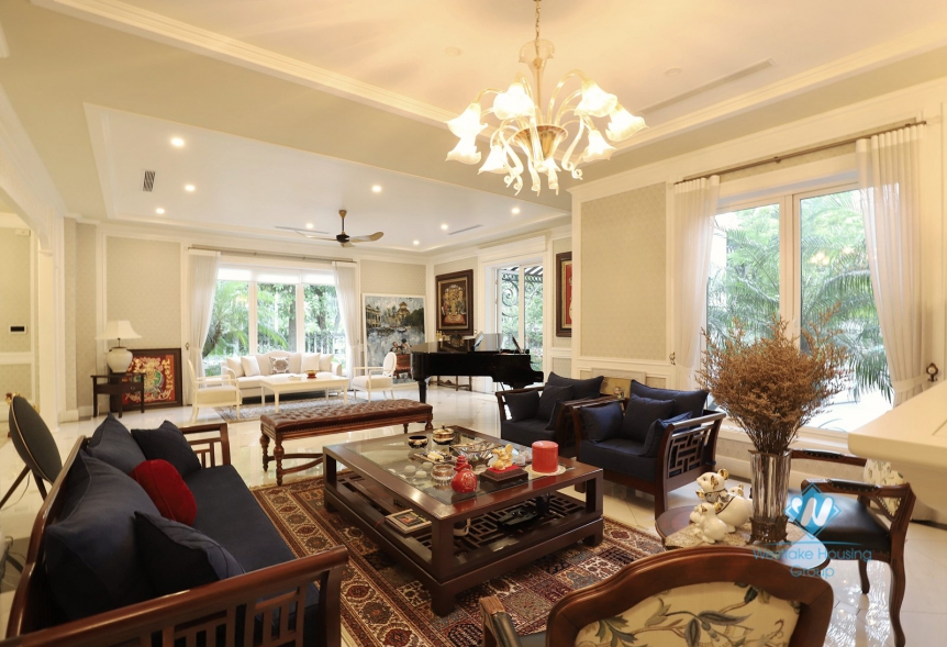Detached Ambassador standard villa to lease in Vinhomes Riverside Hanoi