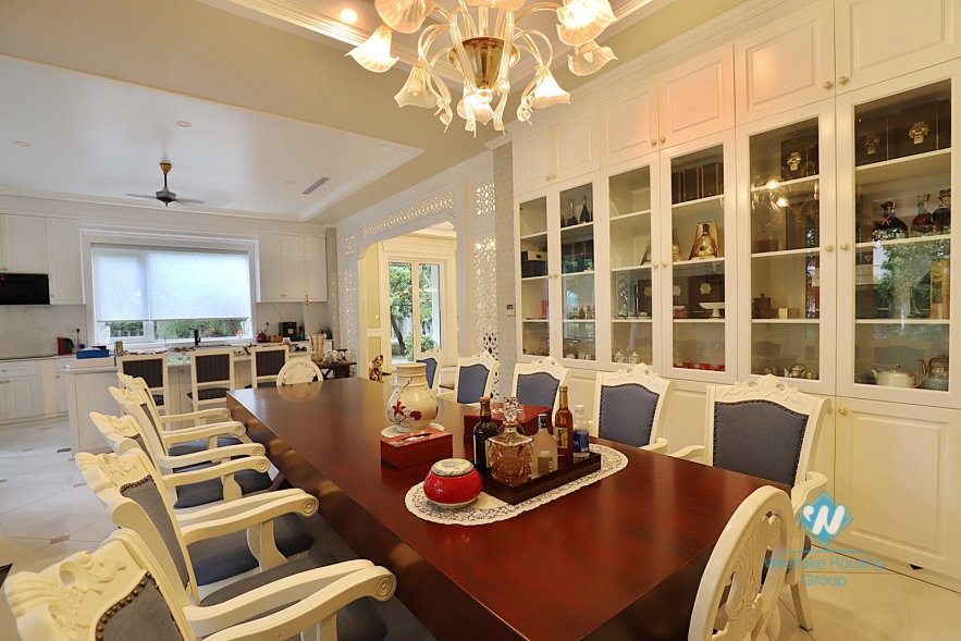 Detached Ambassador standard villa to lease in Vinhomes Riverside Hanoi