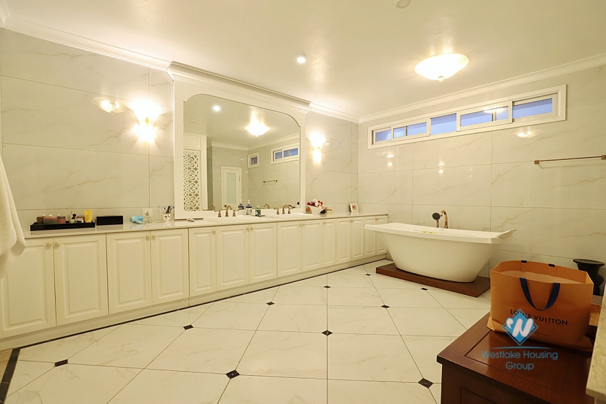 Detached Ambassador standard villa to lease in Vinhomes Riverside Hanoi