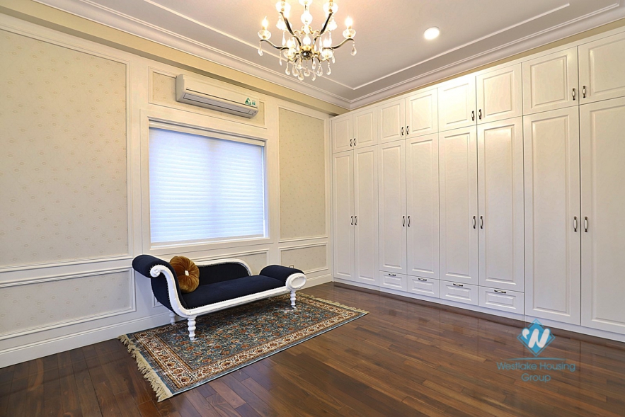 Detached Ambassador standard villa to lease in Vinhomes Riverside Hanoi