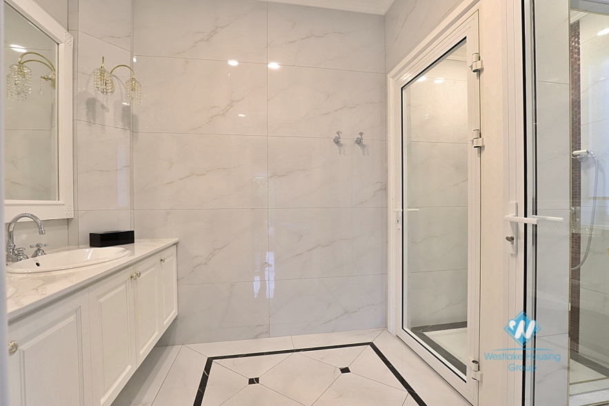 Detached Ambassador standard villa to lease in Vinhomes Riverside Hanoi