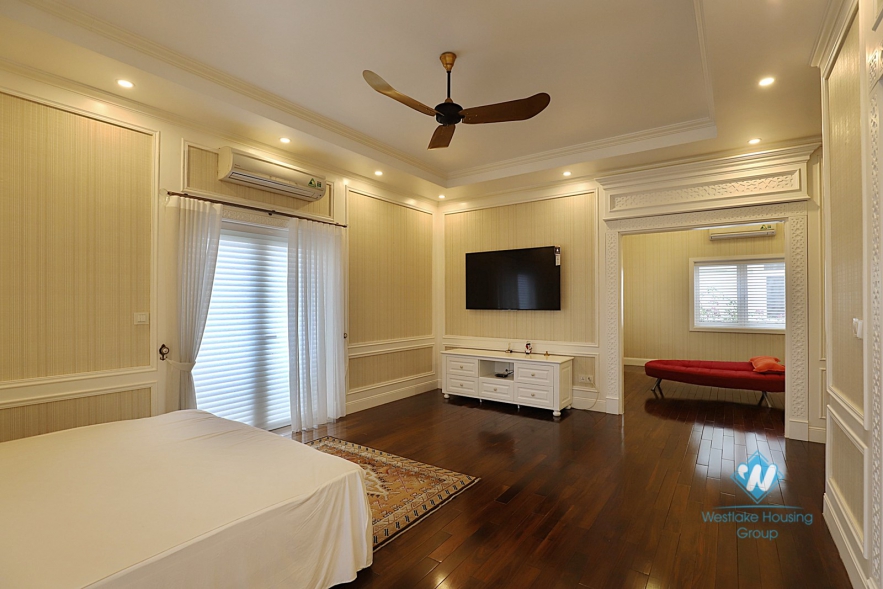 Detached Ambassador standard villa to lease in Vinhomes Riverside Hanoi