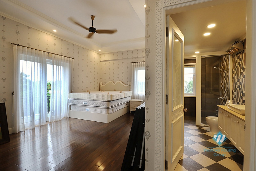 Detached Ambassador standard villa to lease in Vinhomes Riverside Hanoi