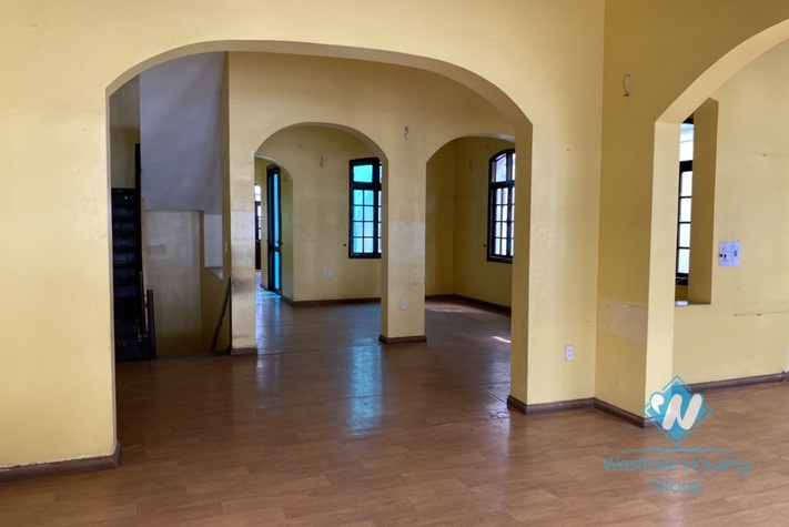 Nice house for restaurants, office for rent in Tay ho, Ha noi