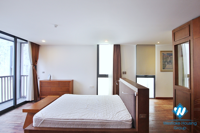 Spacious 3-bedroom apartment with lake view in Ho Tay