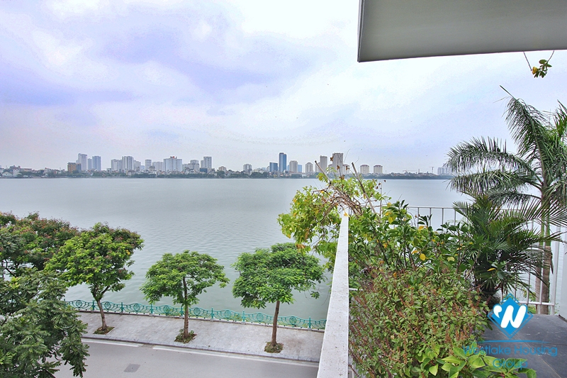 Spacious 3-bedroom apartment with lake view in Ho Tay