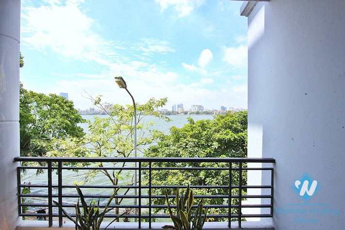 Spacious 3 bedroom apartment with lake view in Tay ho, Ha noi