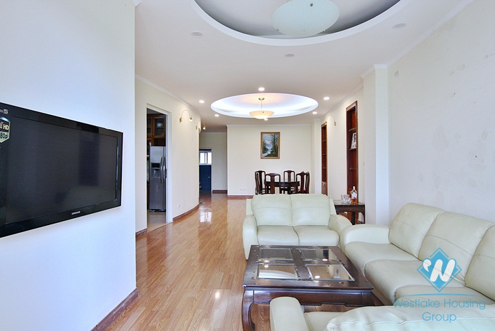 Spacious 3 bedroom apartment with lake view in Tay ho, Ha noi